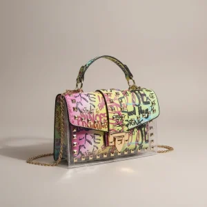 Sac chaine multicolore original porté épaule